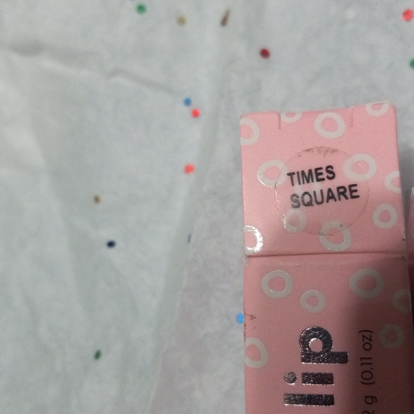 Colourpop matte lipgloss - Picture 2 of 3